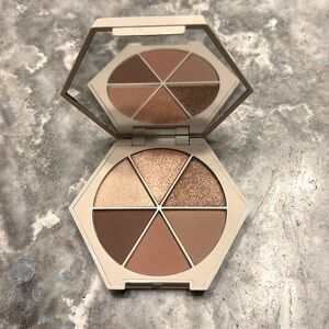 EM Cosmetics Divine Skies Eyesh Palette - Rodin